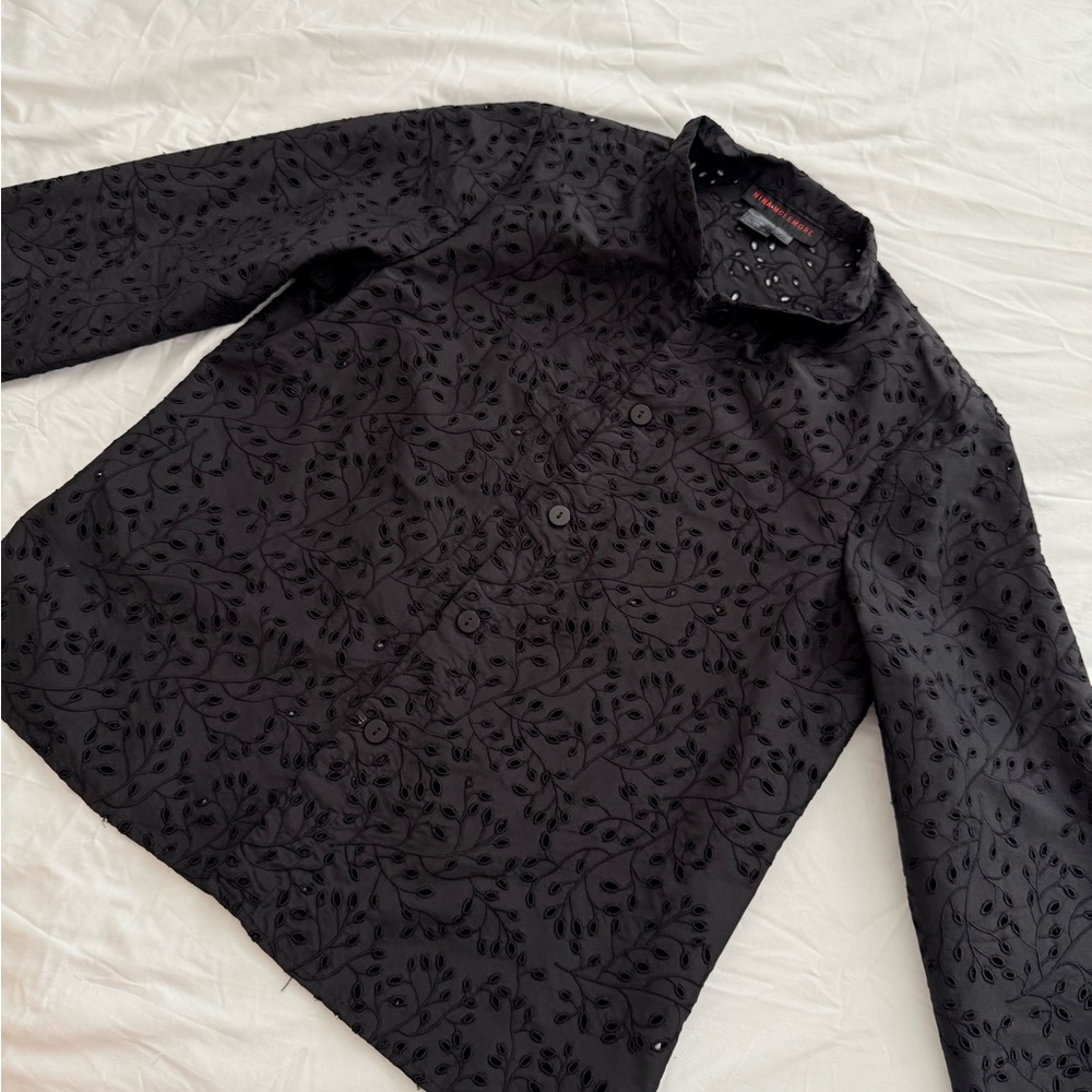 Sleek Black Blazer with Timeless Appeal